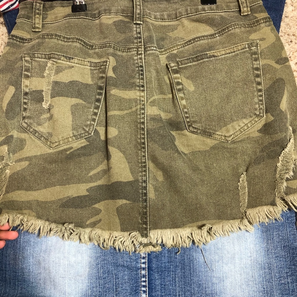 Skirts - Picture 3 of 6